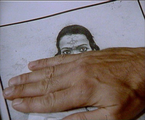 Filmstill aus "Bilder der Welt und Inschrift des Krieges" von Harun Farocki